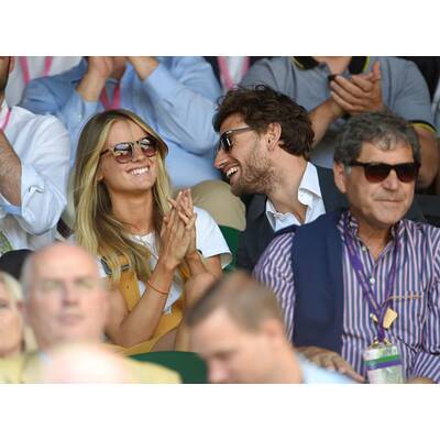 Cressida Bonas turtelt in Wimbledon