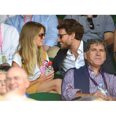 Cressida Bonas turtelt in Wimbledon