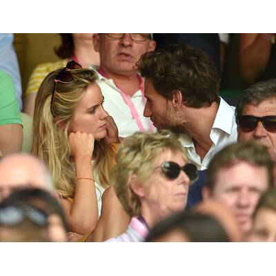 Cressida Bonas turtelt in Wimbledon