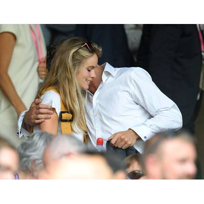 Cressida Bonas turtelt in Wimbledon