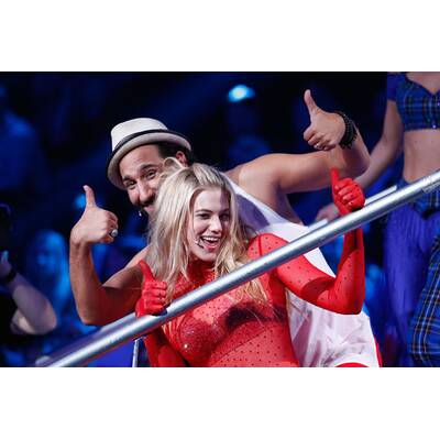 Larissa Marolt betört ihren Tanzpartner Massimo Sinato