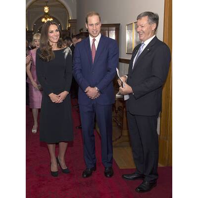 Herzogin Kate & Prinz William enthüllen Queen-Porträt