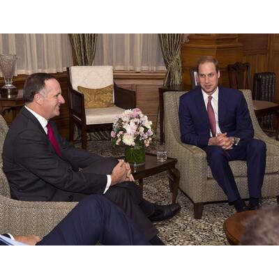 Herzogin Kate & Prinz William enthüllen Queen-Porträt