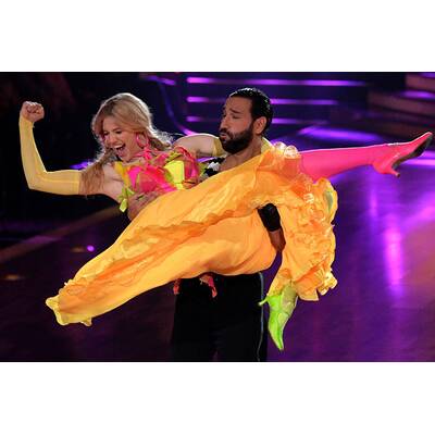 Larissa Marolt betört ihren Tanzpartner Massimo Sinato