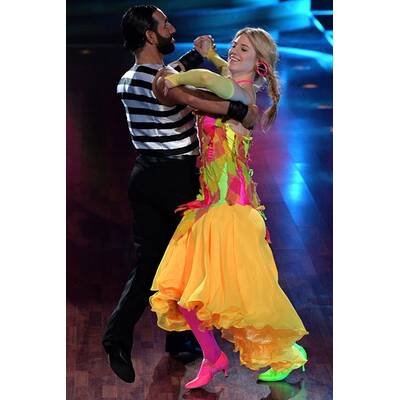 Larissa Marolt betört ihren Tanzpartner Massimo Sinato