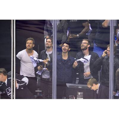 Leonardo DiCaprio, Alessandra Ambrosio & Co. lieben Eishockey