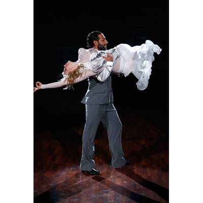 Larissa Marolt betört ihren Tanzpartner Massimo Sinato