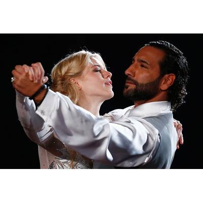 Larissa Marolt betört ihren Tanzpartner Massimo Sinato