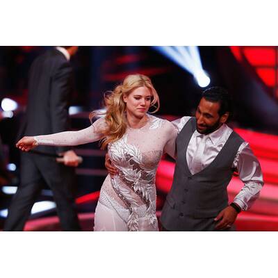 Larissa Marolt betört ihren Tanzpartner Massimo Sinato