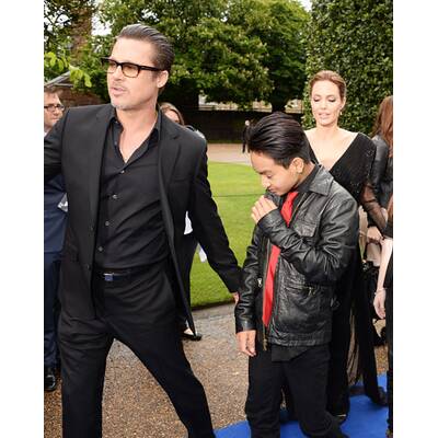 Angelina Jolie & Brad Pitt mit Sohn Maddox als Ehrengast