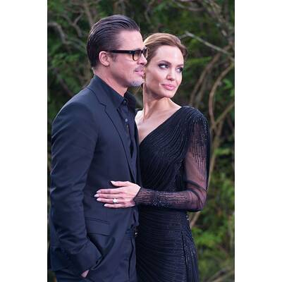 Angelina Jolie & Brad Pitt mit Sohn Maddox als Ehrengast