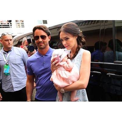 Tamara Ecclestone mit Tochter Sophia in der Boxengasse