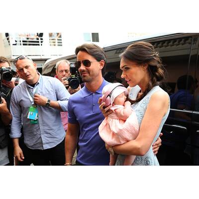 Tamara Ecclestone mit Tochter Sophia in der Boxengasse