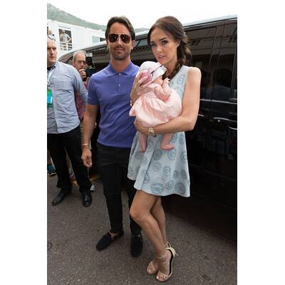 Tamara Ecclestone mit Tochter Sophia in der Boxengasse