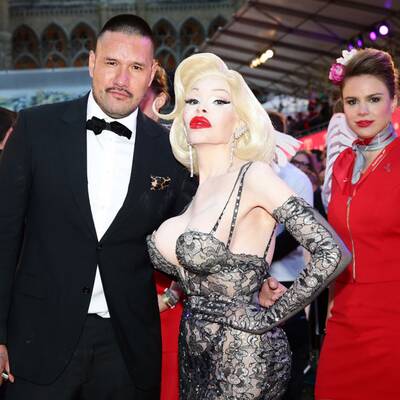 Stars und glamouröse Kostüme am Life Ball