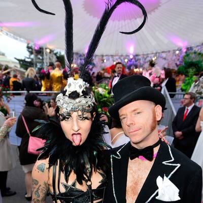 Stars und glamouröse Kostüme am Life Ball