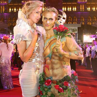 Stars und glamouröse Kostüme am Life Ball