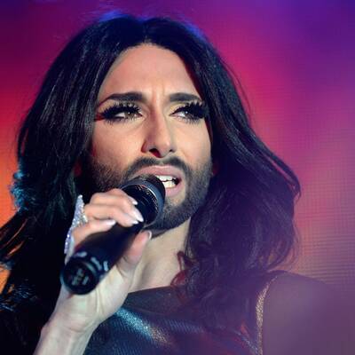 Stars und glamouröse Kostüme am Life Ball