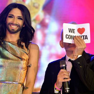 Stars und glamouröse Kostüme am Life Ball