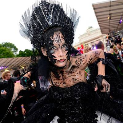 Stars und glamouröse Kostüme am Life Ball
