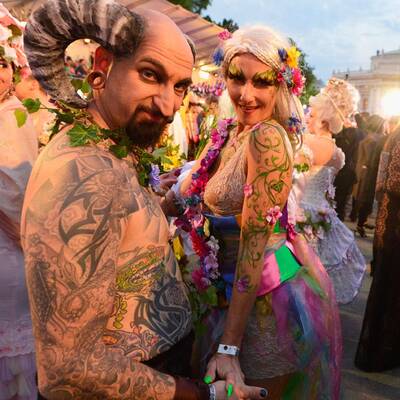 Stars und glamouröse Kostüme am Life Ball