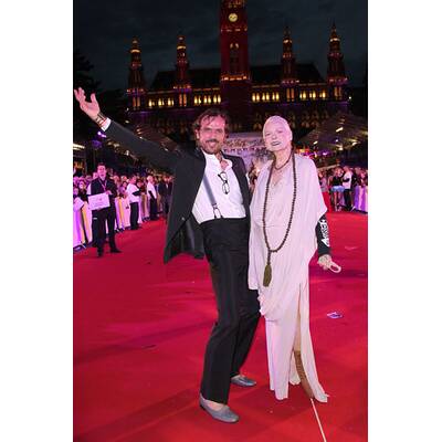 Stars und glamouröse Kostüme am Life Ball