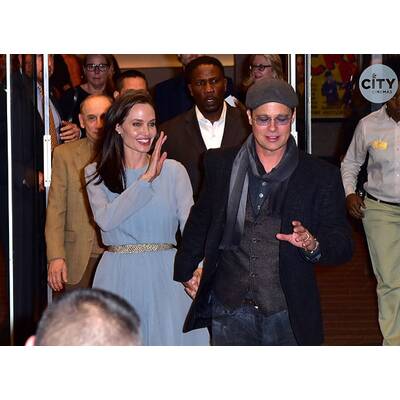 Brad Pitt & Angelina Jolie: Verknallt bei Filmvorführung