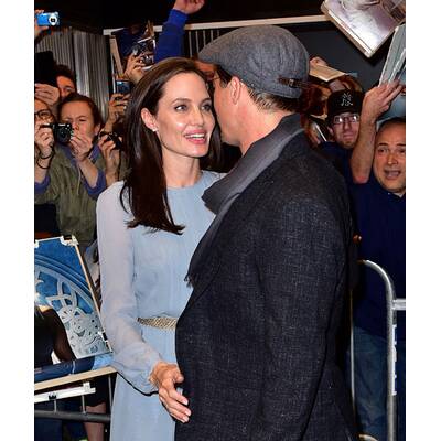 Brad Pitt & Angelina Jolie: Verknallt bei Filmvorführung