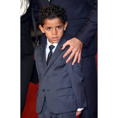 Cristiano Ronaldo knuddelt mit Sohn bei Premiere