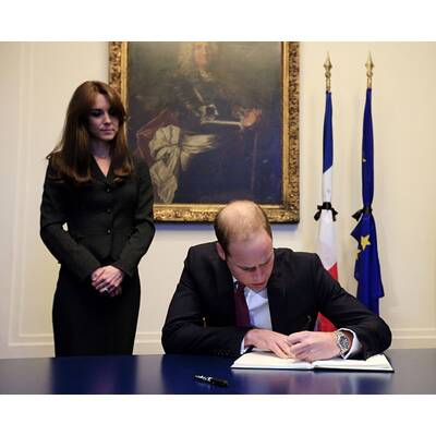 Herzogin Kate & Prinz William tragen sich ins Kondolenzbuch ein