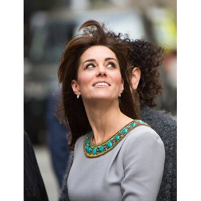 Herzogin Kate kämpft mit dem Wind