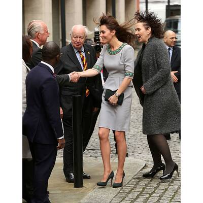 Herzogin Kate kämpft mit dem Wind
