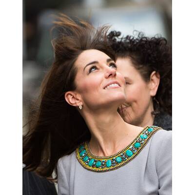 Herzogin Kate kämpft mit dem Wind