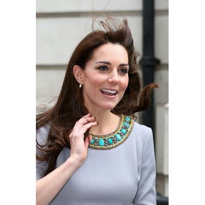 Herzogin Kate kämpft mit dem Wind