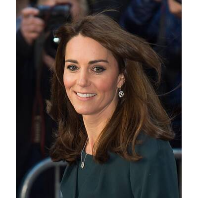 Herzogin Kate tauscht Tiara gegen Anzug