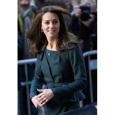 Herzogin Kate tauscht Tiara gegen Anzug