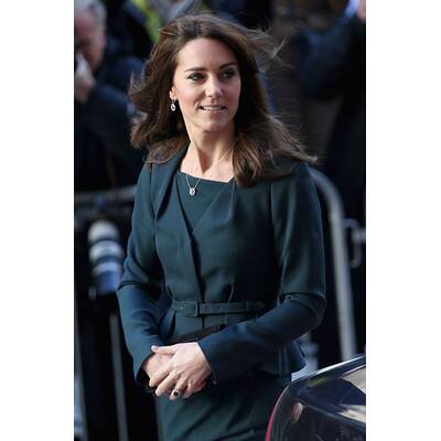 Herzogin Kate tauscht Tiara gegen Anzug