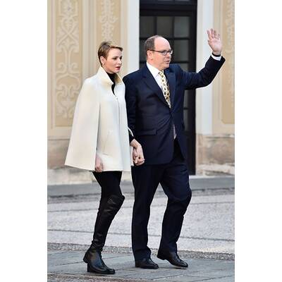 Albert & Charlène verteilen Geschenke