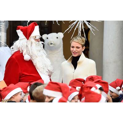 Albert & Charlène verteilen Geschenke