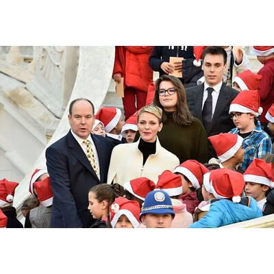 Albert & Charlène verteilen Geschenke