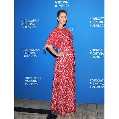 Nicky Hilton strahlt mit Babybauch