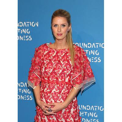 Nicky Hilton strahlt mit Babybauch