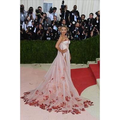 Blake Lively mit Babybauch auf der Met Gala