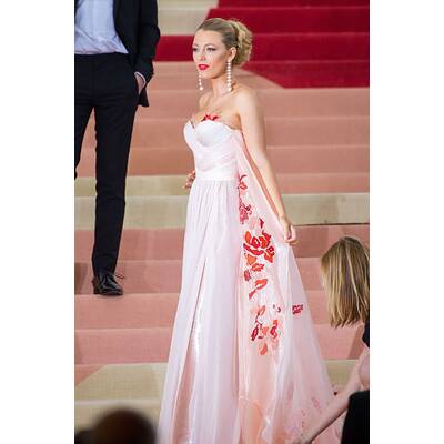 Blake Lively mit Babybauch auf der Met Gala