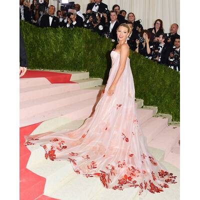 Blake Lively mit Babybauch auf der Met Gala