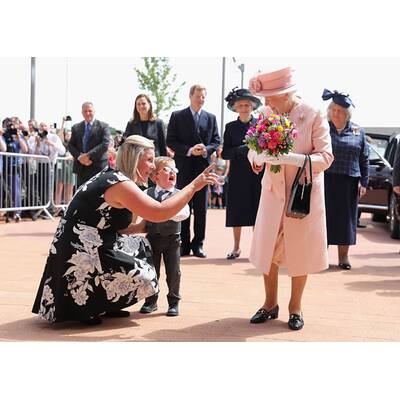 Queen Elizabeth bringt Kind zum Weinen