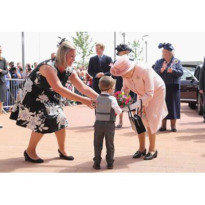 Queen Elizabeth bringt Kind zum Weinen