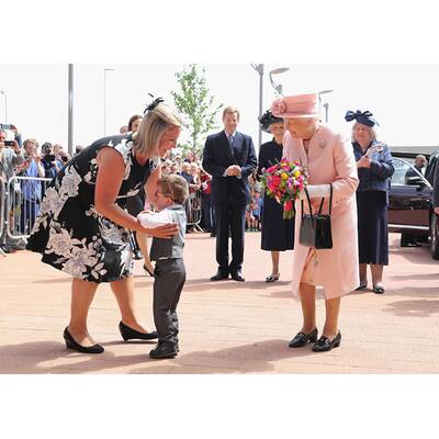 Queen Elizabeth bringt Kind zum Weinen