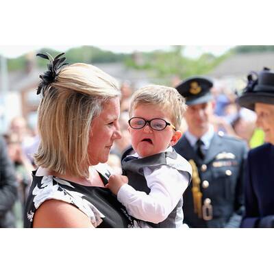 Queen Elizabeth bringt Kind zum Weinen