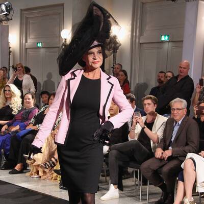 Cathy Lugner als Model für Harald Glööckler